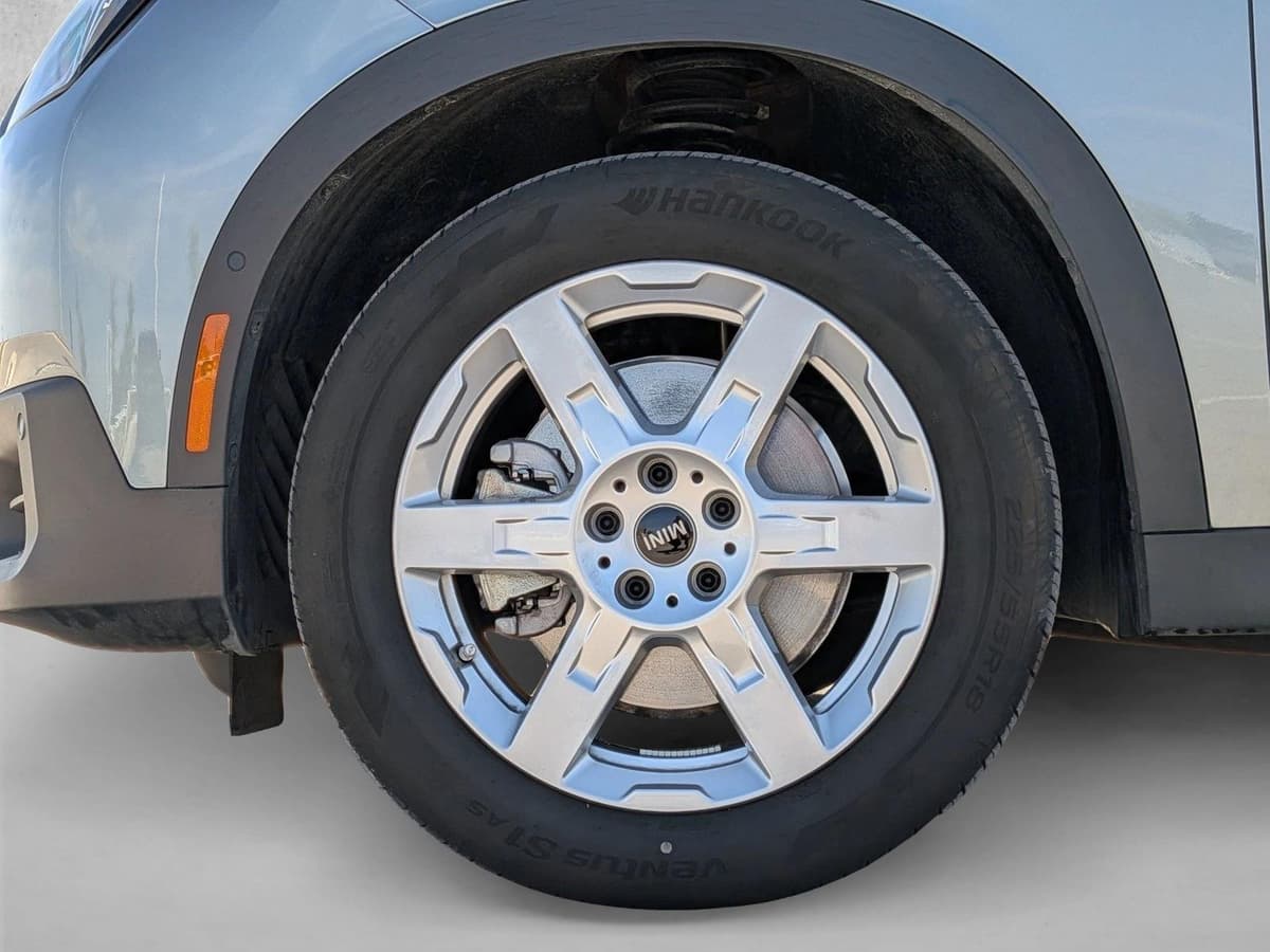 2025 MINI SE Countryman - Image 24