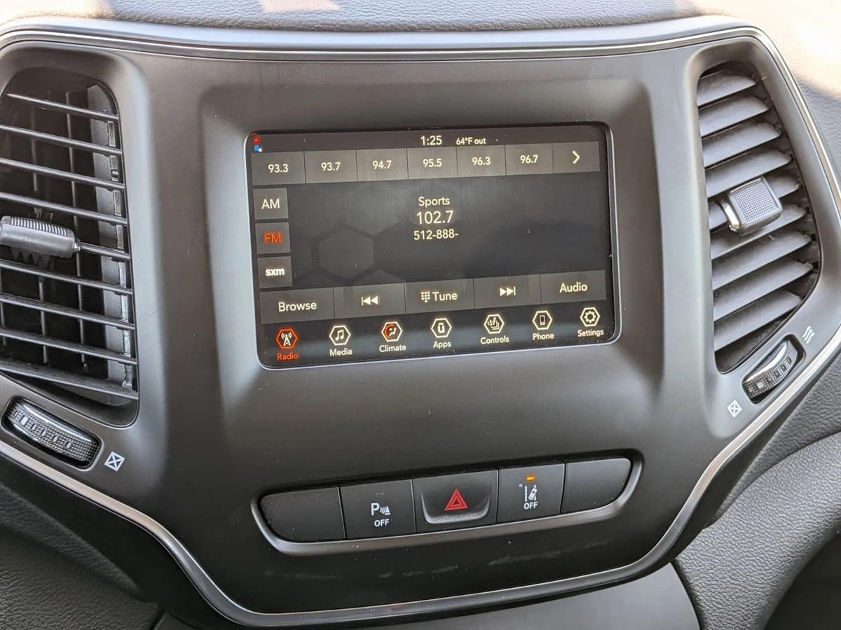 2021 Jeep Cherokee - Image 12