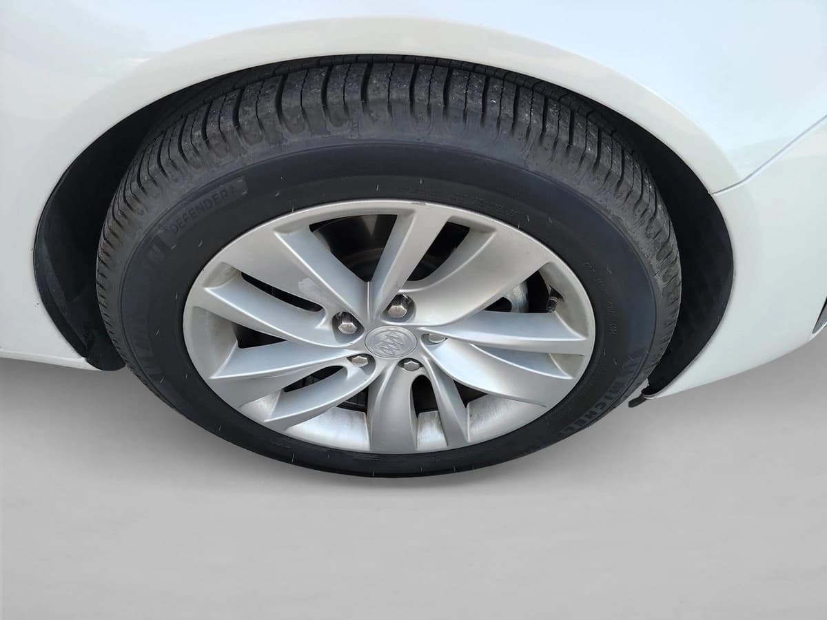 2016 Buick Regal - Image 10