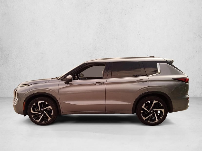 2022 Mitsubishi Outlander - Image 8