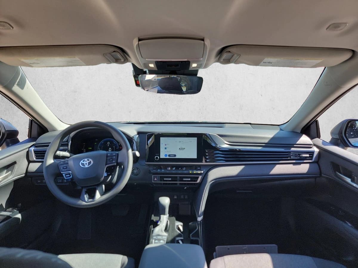 2025 Toyota Camry - Image 15