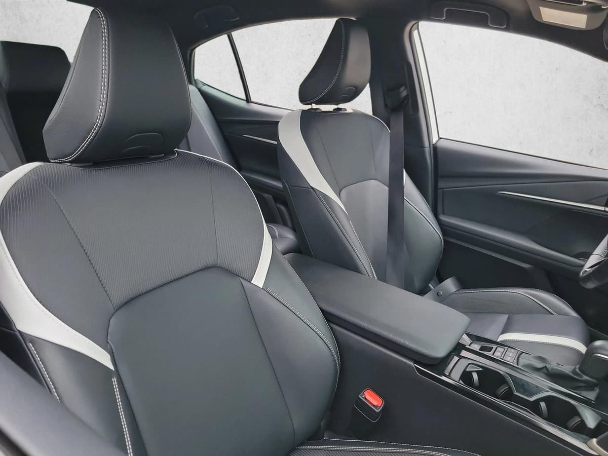 2025 Toyota Camry - Image 15