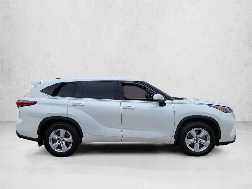 2022 Toyota Highlander - Image 3