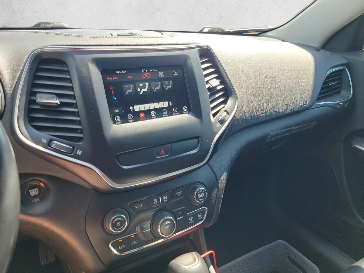 2019 Jeep Cherokee - Image 20