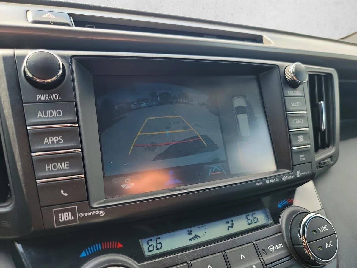 2016 Toyota RAV4 - Image 19