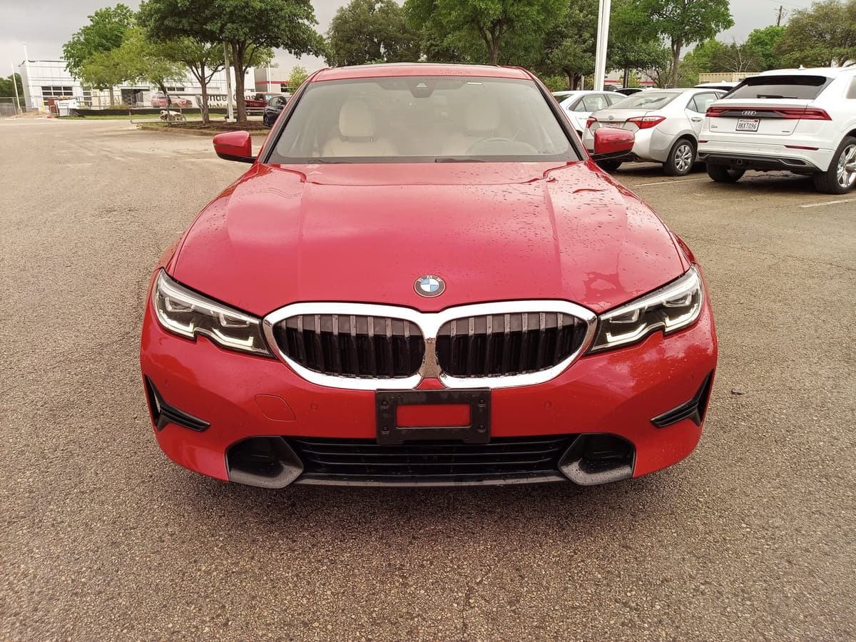 2019 BMW 330i - Image 2