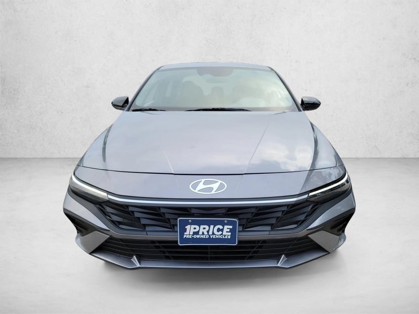 2025 Hyundai Elantra - Image 2