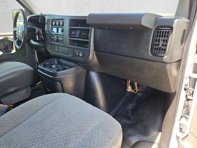 2015 Chevrolet Express 2500 - Image 19