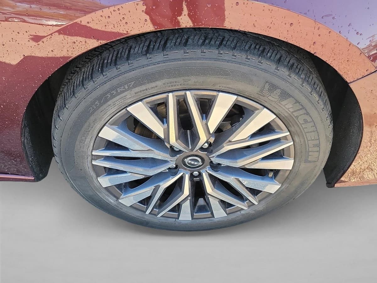 2023 Nissan Altima - Image 9