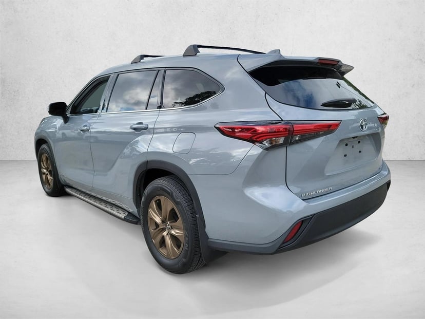 2022 Toyota Highlander Hybrid - Image 7