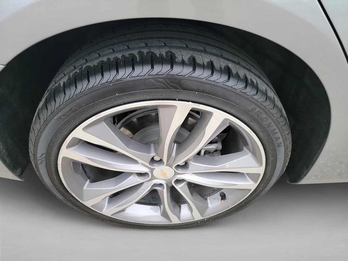 2024 Chevrolet Malibu - Image 11