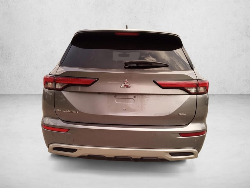 2022 Mitsubishi Outlander - Image 6