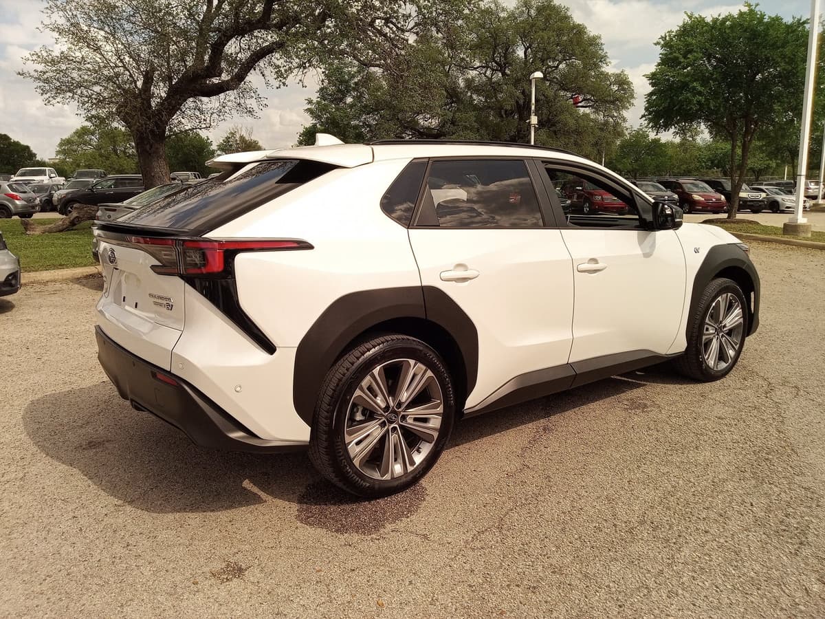 2025 Subaru Solterra - Image 5