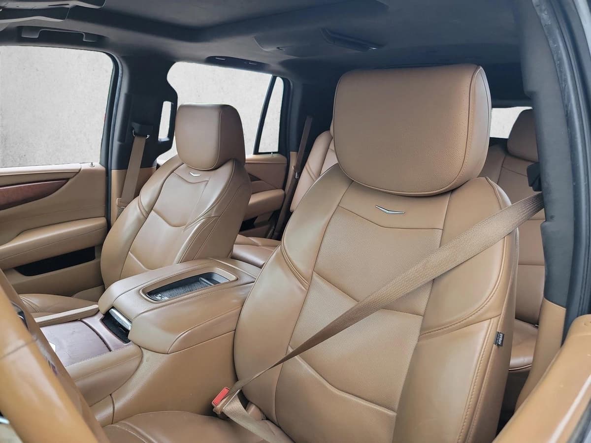 2017 CADILLAC Escalade - Image 10