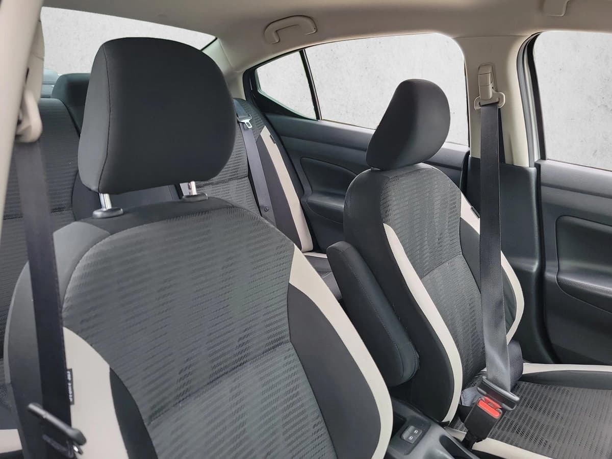 2020 Nissan Versa - Image 15