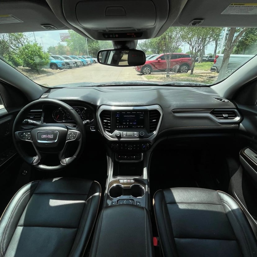 2023 GMC Acadia - Image 11
