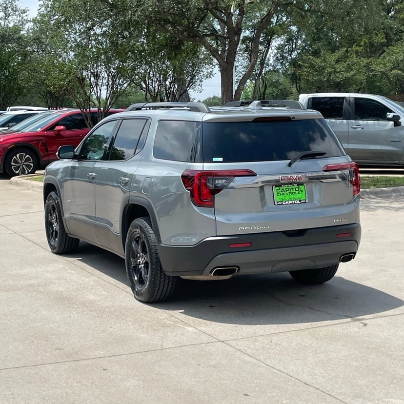 2023 GMC Acadia - Image 4