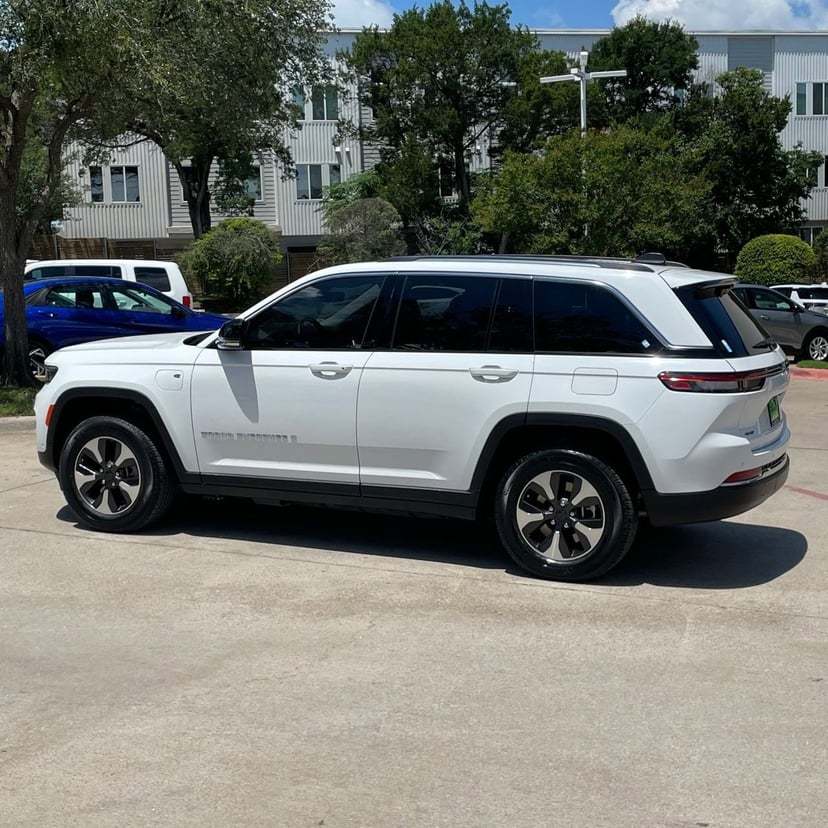 2022 Jeep Grand Cherokee 4xe - Image 3