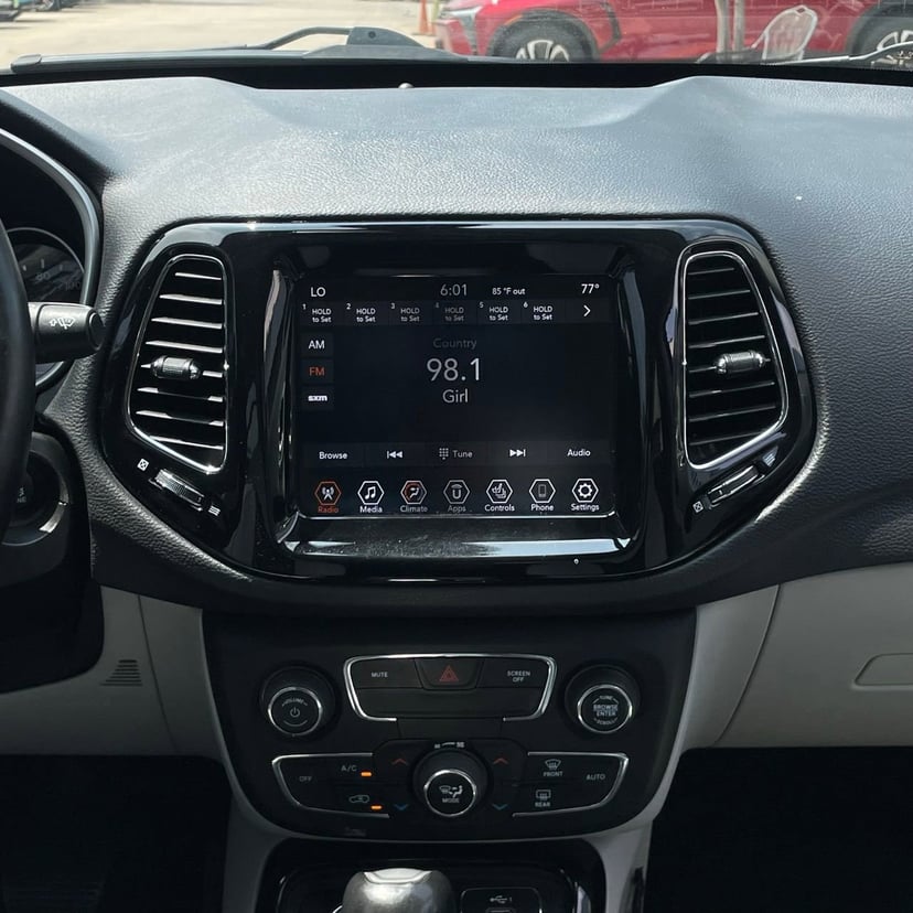 2019 Jeep Compass - Image 18