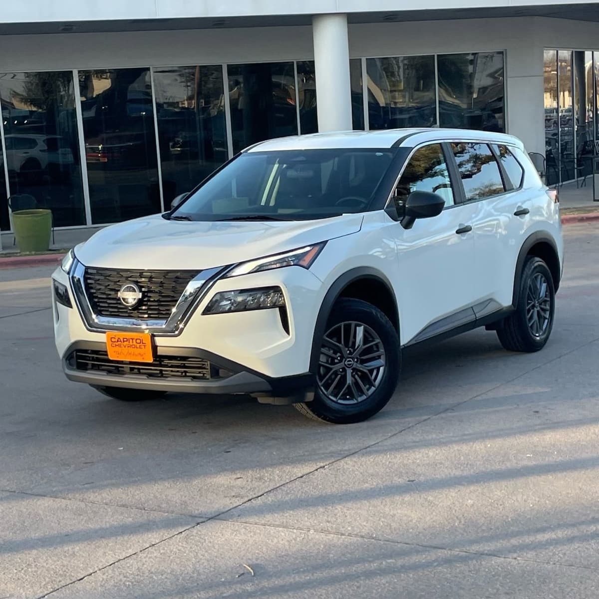 2023 Nissan Rogue - Image 8