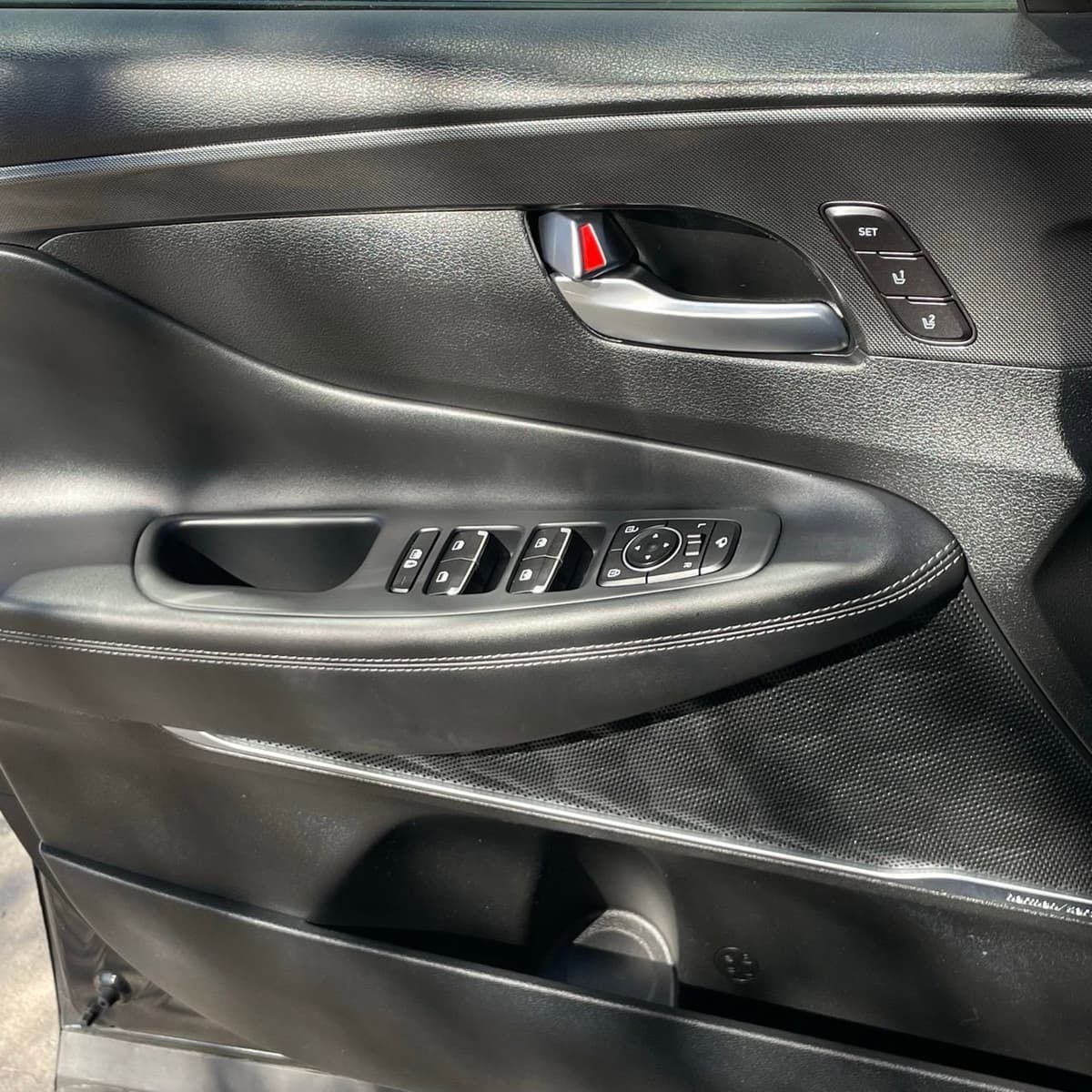 2022 Hyundai Santa Fe - Image 21