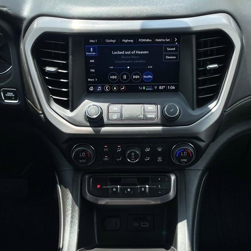 2023 GMC Acadia - Image 18