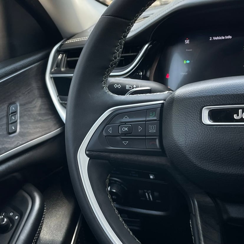2022 Jeep Grand Cherokee 4xe - Image 14