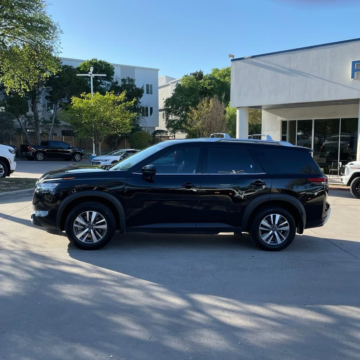 2024 Nissan Pathfinder - Image 3