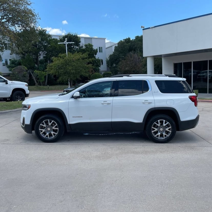 2023 GMC Acadia - Image 2