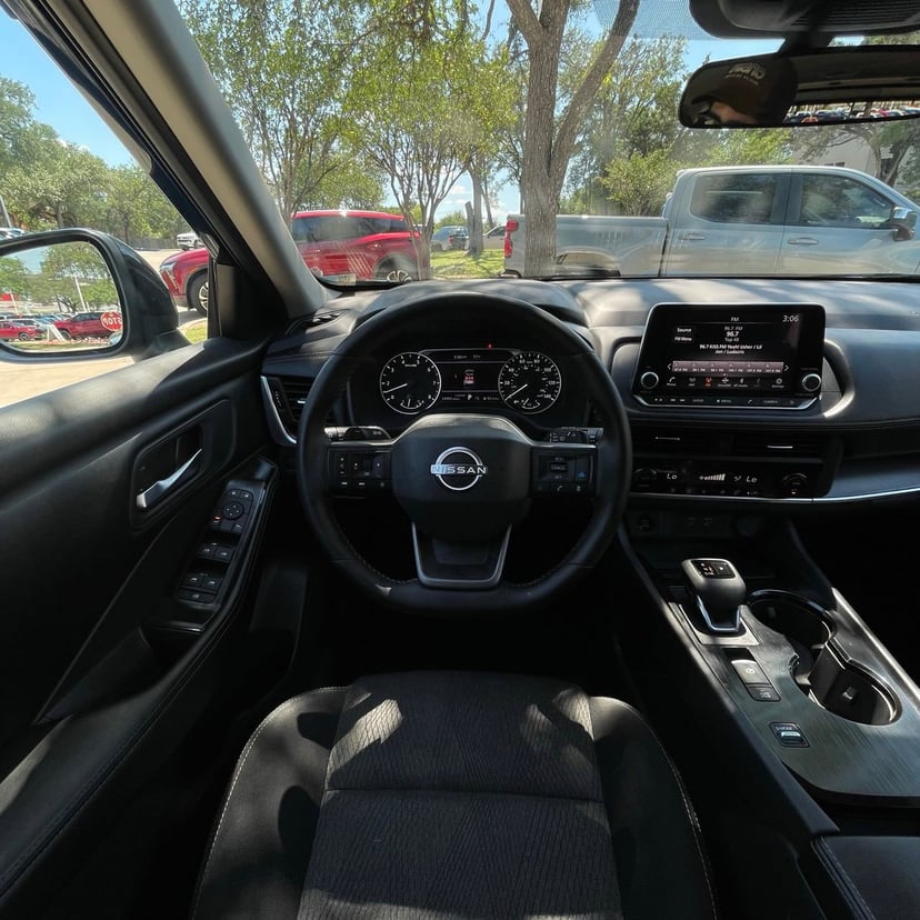 2025 Nissan Rogue - Image 11