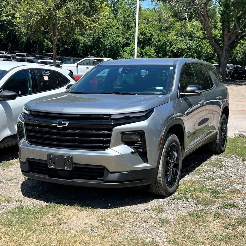 2024 Chevrolet Traverse - Image 1