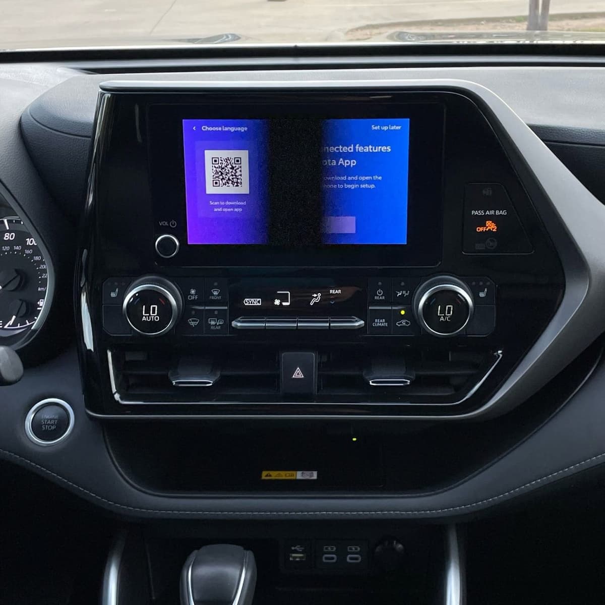 2024 Toyota Highlander - Image 17