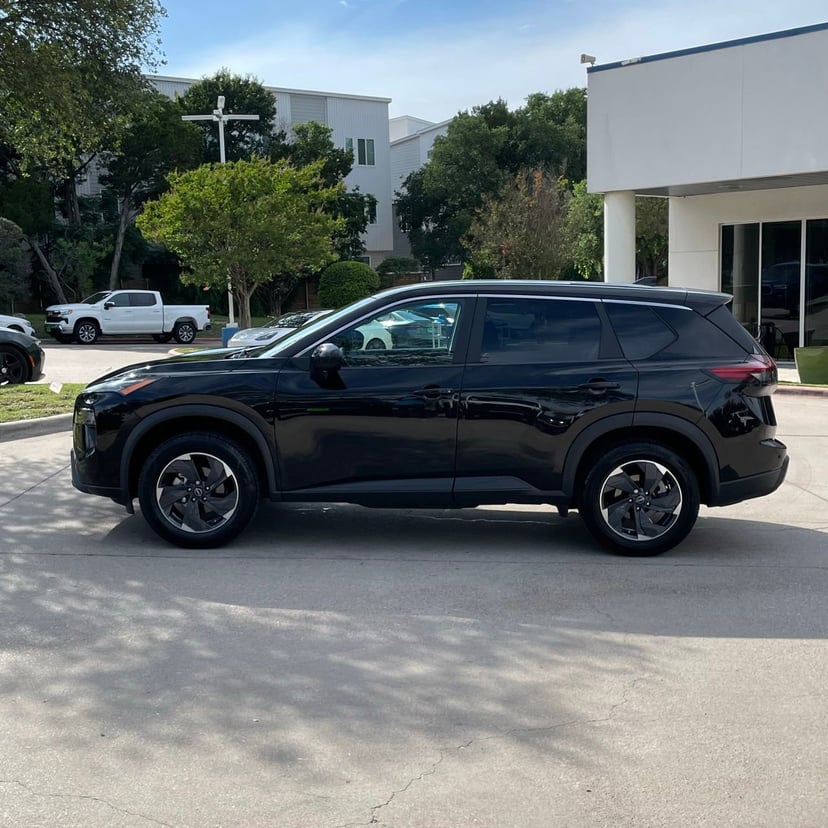 2024 Nissan Rogue - Image 3