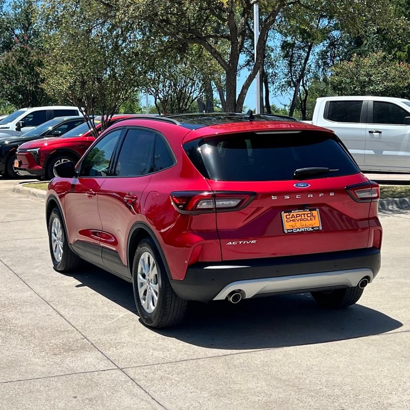 2025 Ford Escape - Image 2