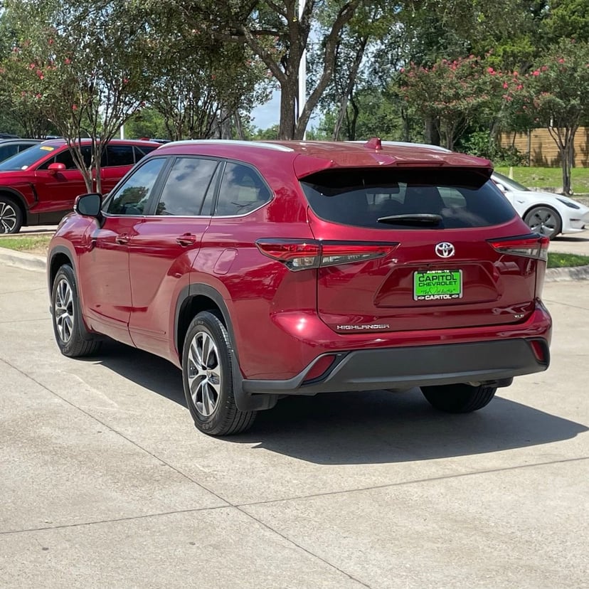 2023 Toyota Highlander - Image 3