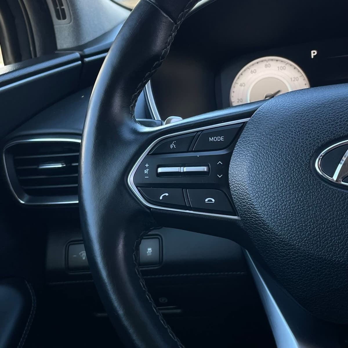 2022 Hyundai Santa Fe - Image 14