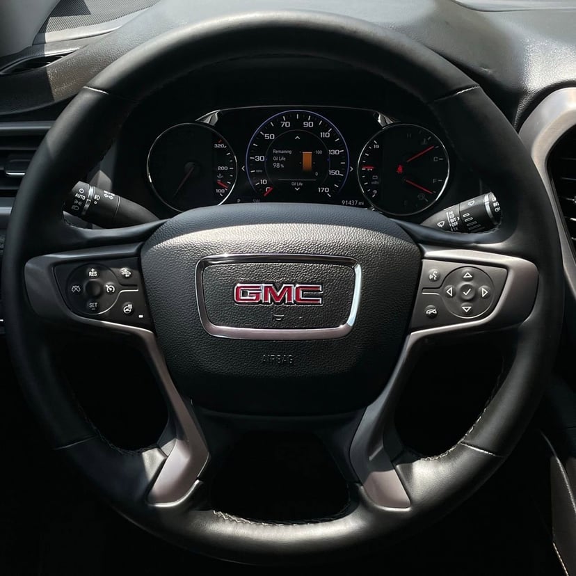 2023 GMC Acadia - Image 13