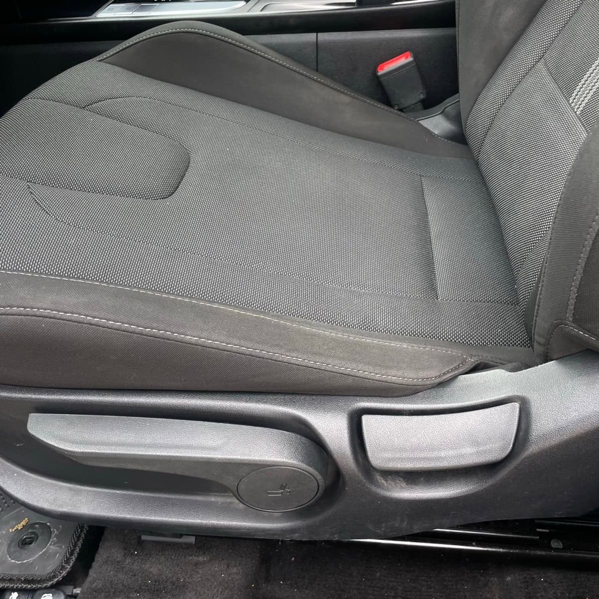 2025 Hyundai Elantra - Image 21