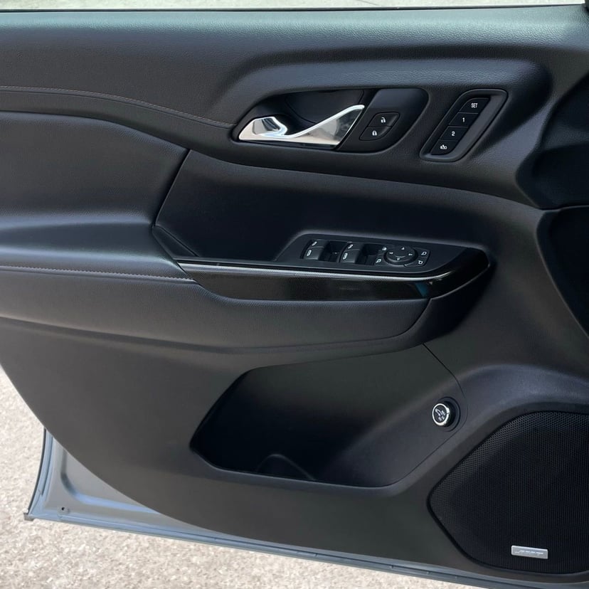 2023 GMC Acadia - Image 21