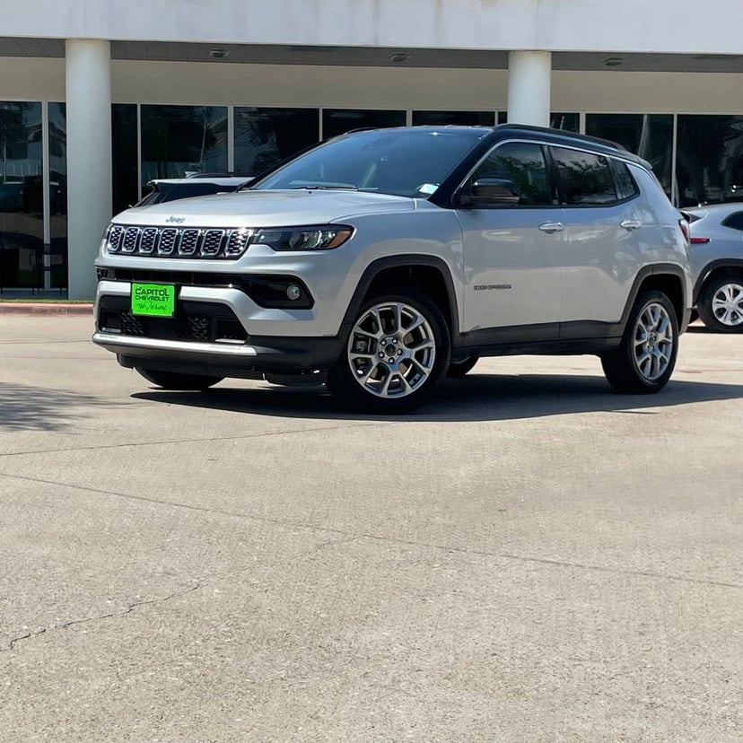 2025 Jeep Compass - Image 3