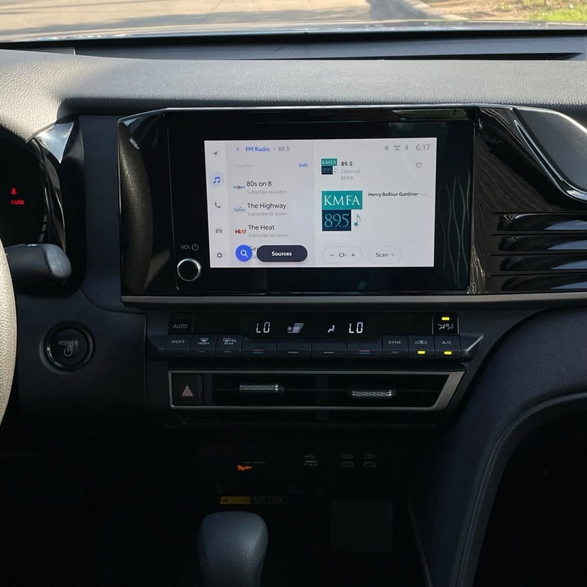 2025 Toyota Camry - Image 19