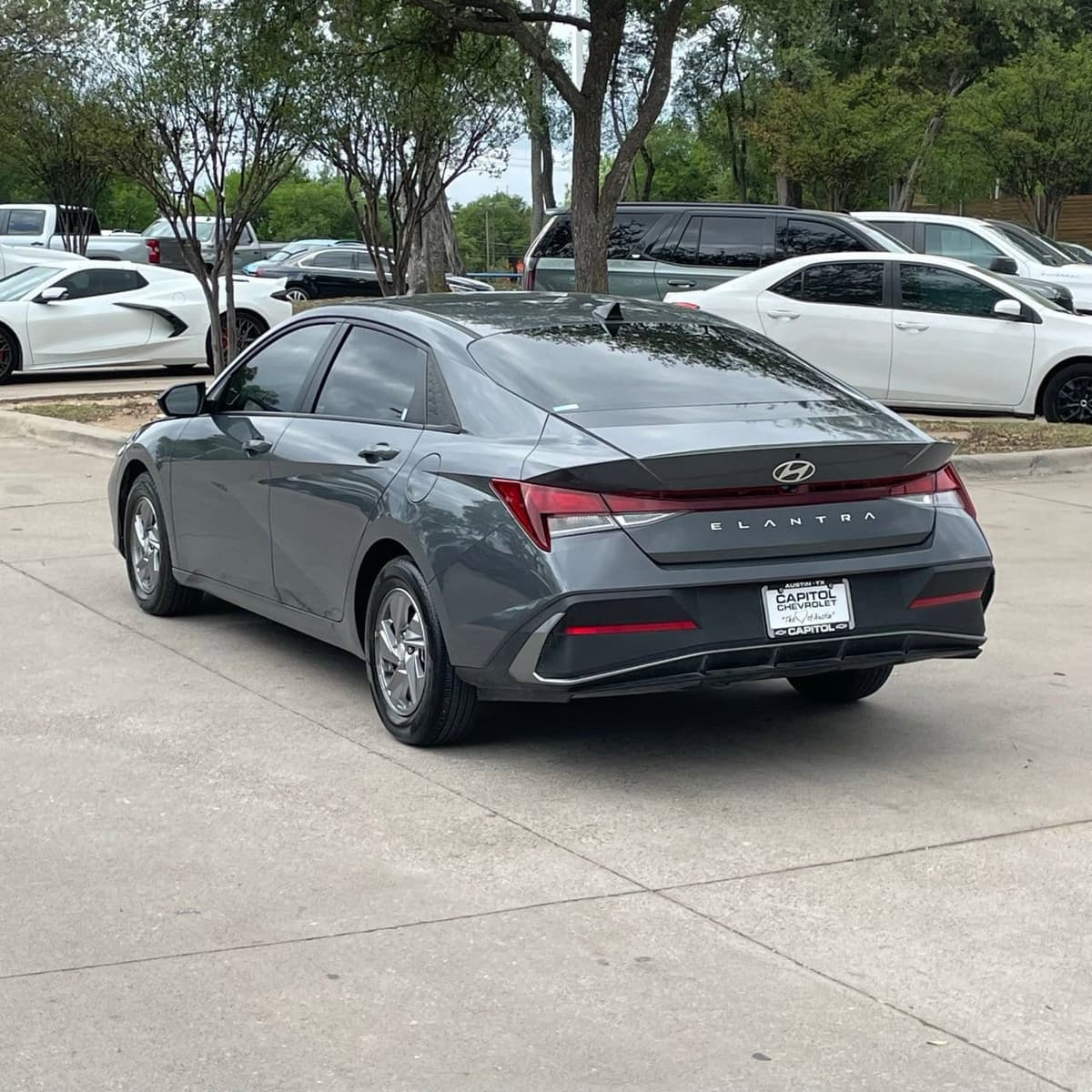 2025 Hyundai Elantra - Image 4