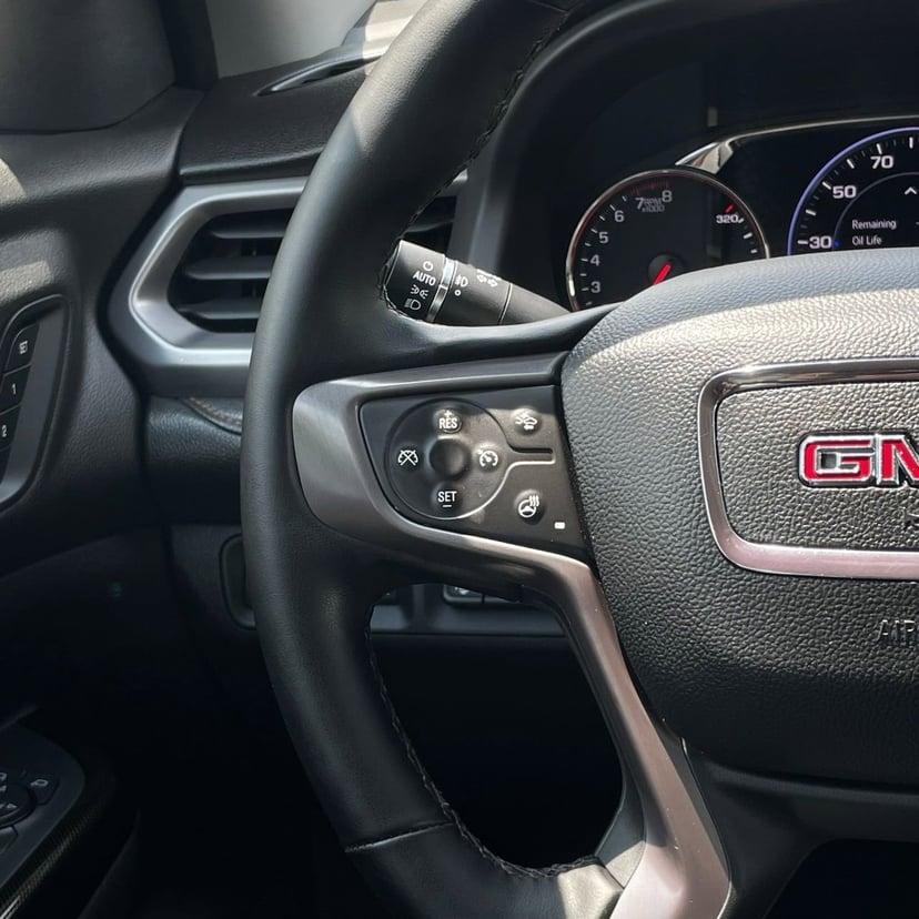 2023 GMC Acadia - Image 14