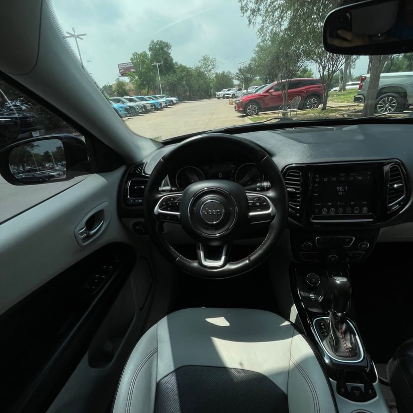 2019 Jeep Compass - Image 13