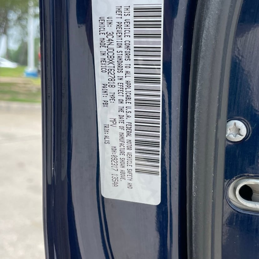 2019 Jeep Compass - Image 29