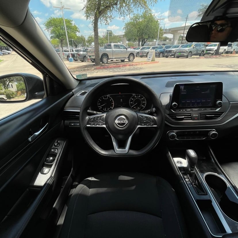 2024 Nissan Altima - Image 12