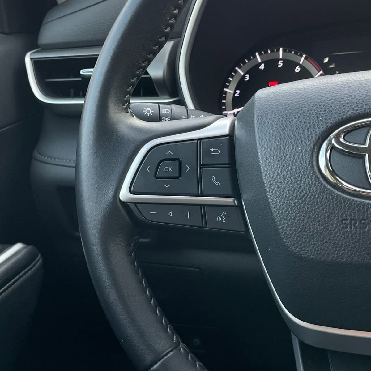 2024 Toyota Highlander - Image 15