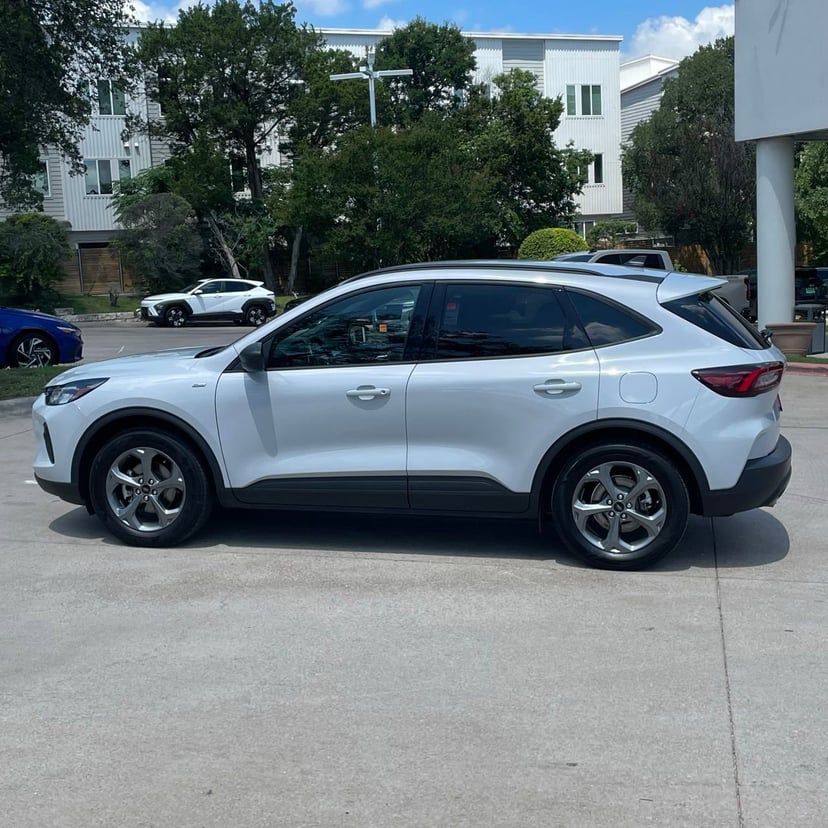 2025 Ford Escape - Image 3
