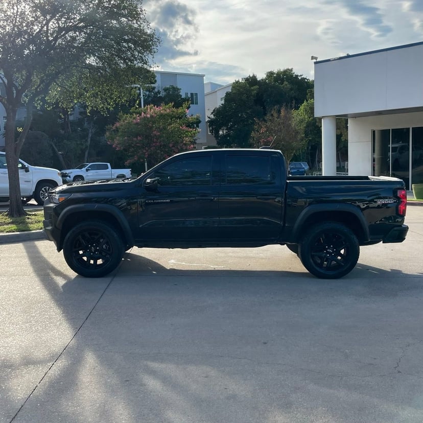 2023 Chevrolet Colorado - Image 3