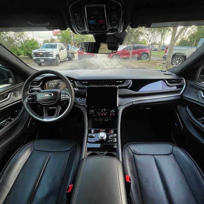 2023 Jeep Grand Cherokee - Image 11